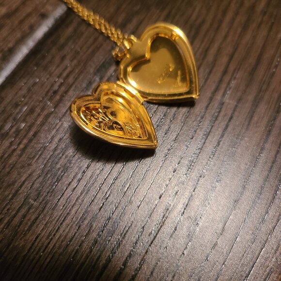 Vintage 1980s Necklace with Locket - Gold toned costume jewelry - Picture 4 of 4